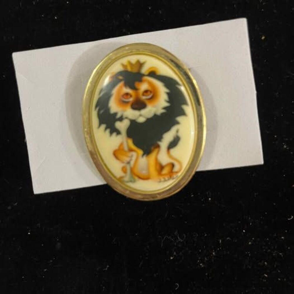 Vintage Oval Lion Brooch